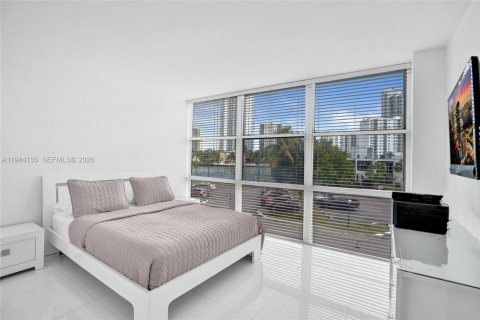 Copropriété à vendre à Hallandale Beach, Floride: 3 chambres, 132.85 m2 № 2061818 - photo 4