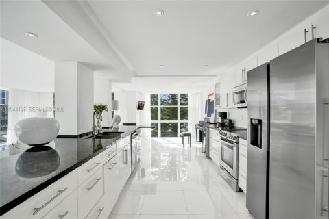 Copropriété à vendre à Hallandale Beach, Floride: 3 chambres, 132.85 m2 № 2061818 - photo 15