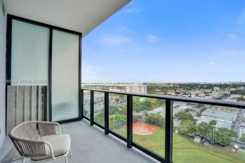 Condo in Miami Beach, Florida, 1 bedroom  № 2392077 - photo 14