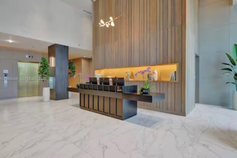 Condo in Miami Beach, Florida, 1 bedroom  № 2392077 - photo 17