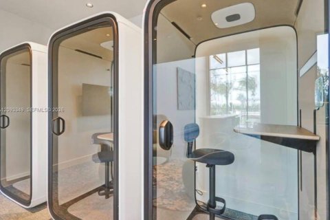 Condo in Miami Beach, Florida, 1 bedroom  № 2392077 - photo 20