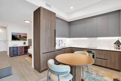 Condo in Miami Beach, Florida, 1 bedroom  № 2392077 - photo 5