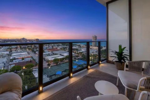 Condo in Miami Beach, Florida, 1 bedroom  № 2392077 - photo 15