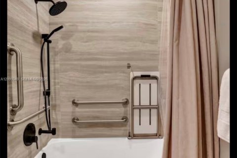 Condo in Miami Beach, Florida, 1 bedroom  № 2392077 - photo 12