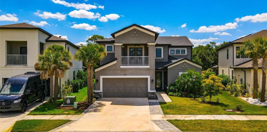 House in Sarasota, Florida 4 bedrooms, 327.48 sq.m. № 2110338