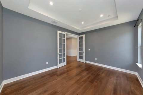 House in Sarasota, Florida 4 bedrooms, 327.48 sq.m. № 2110338 - photo 3