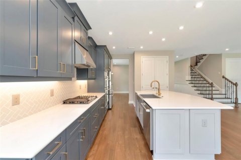 House in Sarasota, Florida 4 bedrooms, 327.48 sq.m. № 2110338 - photo 13
