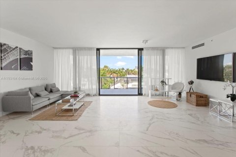 Condo in Fort Lauderdale, Florida, 3 bedrooms  № 1862605 - photo 7