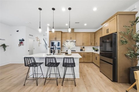 Casa en venta en Apopka, Florida, 4 dormitorios, 199 m2 № 2133347 - foto 4