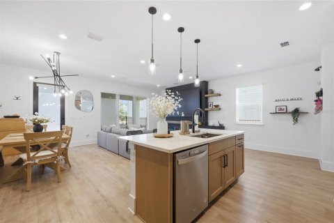 Casa en venta en Apopka, Florida, 4 dormitorios, 199 m2 № 2133347 - foto 6