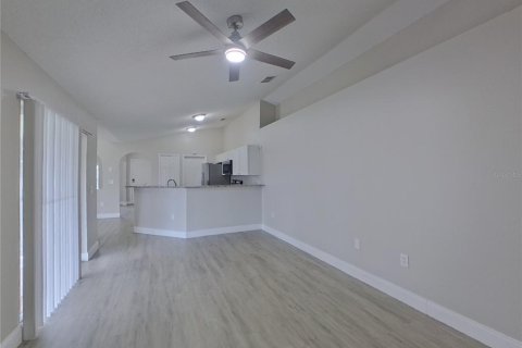 Villa ou maison à louer à Kissimmee, Floride: 4 chambres, 154.22 m2 № 2117791 - photo 2