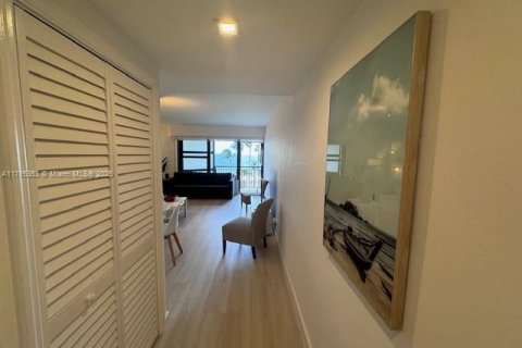 Copropriété à louer à Fort Lauderdale, Floride: 59.83 m2 № 1865100 - photo 2