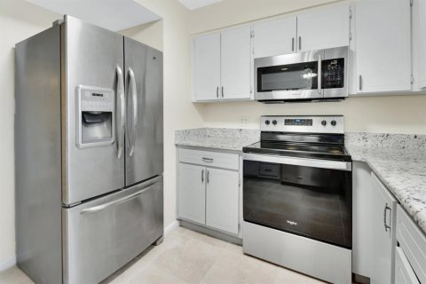 Condo in DeLand, Florida, 2 bedrooms  № 1772192 - photo 8