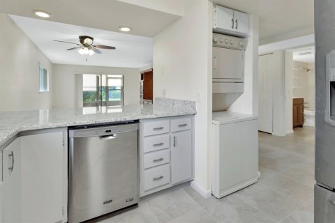 Condo in DeLand, Florida, 2 bedrooms  № 1772192 - photo 9