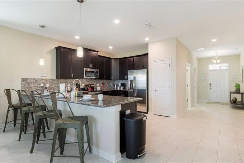 House in Davenport, Florida 8 bedrooms, 363.15 sq.m. № 1900935 - photo 2