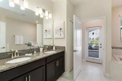House in Davenport, Florida 8 bedrooms, 363.15 sq.m. № 1900935 - photo 20