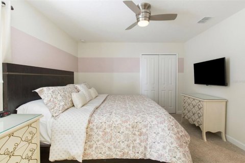 House in Davenport, Florida 8 bedrooms, 363.15 sq.m. № 1900935 - photo 16