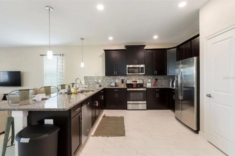 House in Davenport, Florida 8 bedrooms, 363.15 sq.m. № 1900935 - photo 3