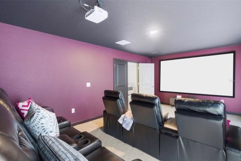 House in Davenport, Florida 8 bedrooms, 363.15 sq.m. № 1900935 - photo 13