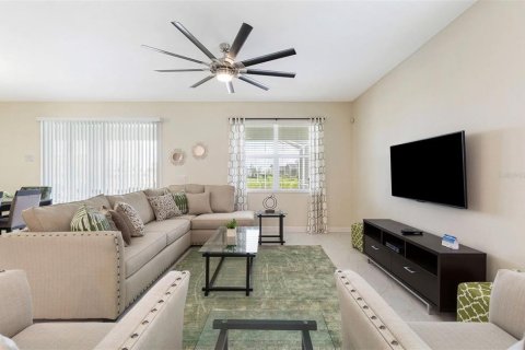 House in Davenport, Florida 8 bedrooms, 363.15 sq.m. № 1900935 - photo 5