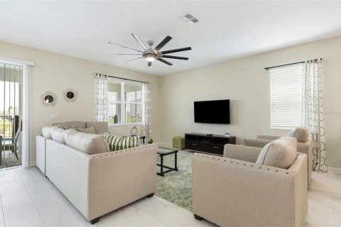 House in Davenport, Florida 8 bedrooms, 363.15 sq.m. № 1900935 - photo 6