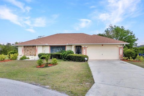 House in Punta Gorda, Florida 3 bedrooms, 181.16 sq.m. № 1685419 - photo 1