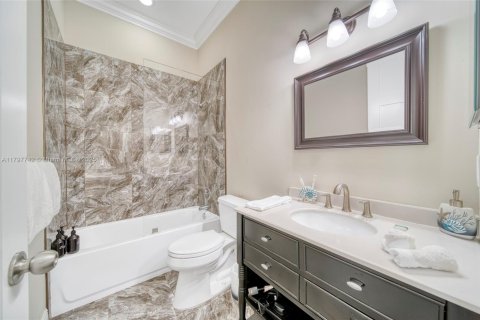 House in Dania Beach, Florida 3 bedrooms, 206.8 sq.m. № 1738771 - photo 28