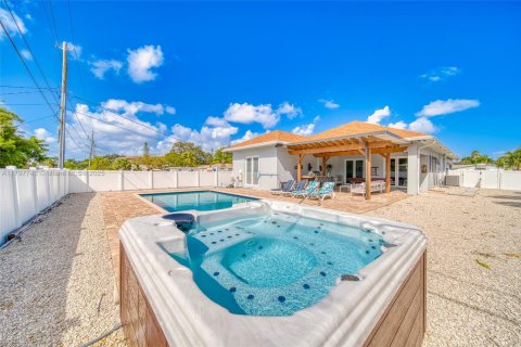 House in Dania Beach, Florida 3 bedrooms, 206.8 sq.m. № 1738771 - photo 8