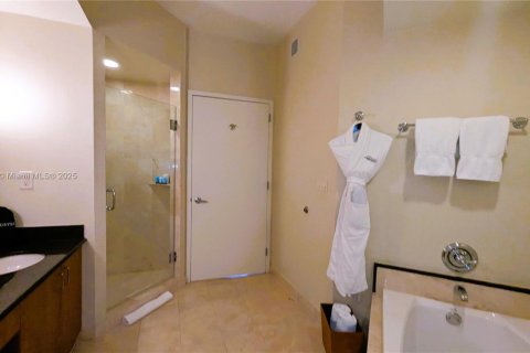 Купить кондоминиум в Санни-Айлс-Бич, Флорида 2 спальни, 137.31м2, № 2048286 - фото 18