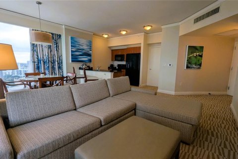 Купить кондоминиум в Санни-Айлс-Бич, Флорида 2 спальни, 137.31м2, № 2048286 - фото 3