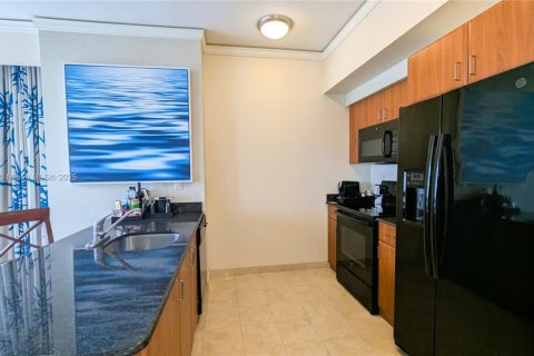 Купить кондоминиум в Санни-Айлс-Бич, Флорида 2 спальни, 137.31м2, № 2048286 - фото 6