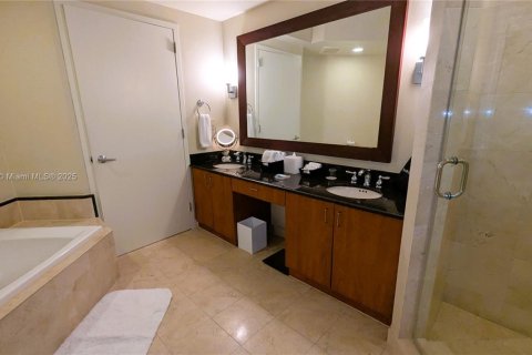 Купить кондоминиум в Санни-Айлс-Бич, Флорида 2 спальни, 137.31м2, № 2048286 - фото 17