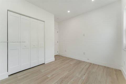 Townhouse in Miami, Florida 3 bedrooms, 153.29 sq.m. № 1946520 - photo 20