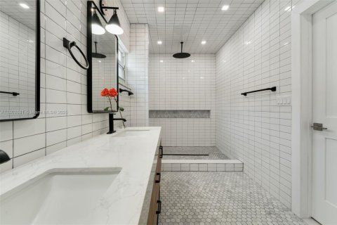 Townhouse in Miami, Florida 3 bedrooms, 153.29 sq.m. № 1946520 - photo 16