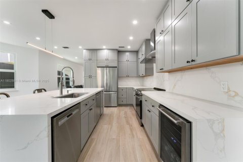 Townhouse in Miami, Florida 3 bedrooms, 153.29 sq.m. № 1946520 - photo 7