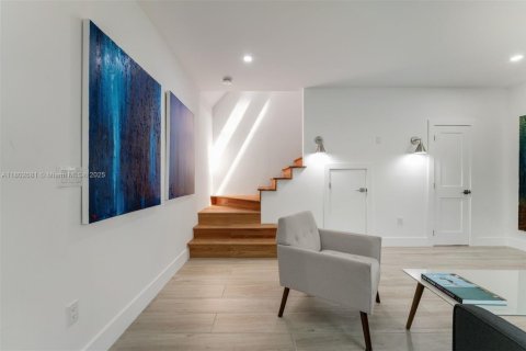Townhouse in Miami, Florida 3 bedrooms, 153.29 sq.m. № 1946520 - photo 3