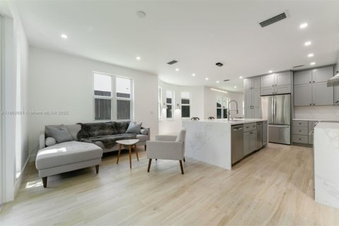 Townhouse in Miami, Florida 3 bedrooms, 153.29 sq.m. № 1946520 - photo 8
