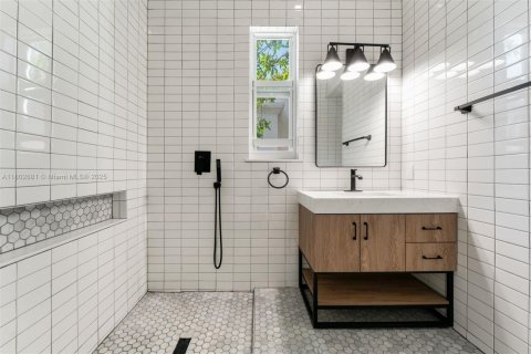 Townhouse in Miami, Florida 3 bedrooms, 153.29 sq.m. № 1946520 - photo 14