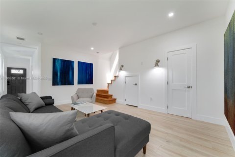 Townhouse in Miami, Florida 3 bedrooms, 153.29 sq.m. № 1946520 - photo 4
