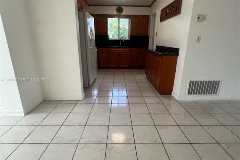 Villa ou maison à vendre à Miramar, Floride: 2 chambres, 121.52 m2 № 1966694 - photo 8