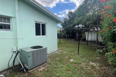 Villa ou maison à vendre à Miramar, Floride: 2 chambres, 121.52 m2 № 1966694 - photo 30