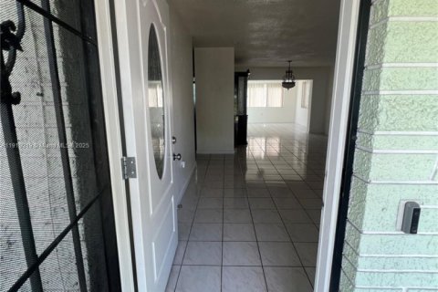 Villa ou maison à vendre à Miramar, Floride: 2 chambres, 121.52 m2 № 1966694 - photo 5