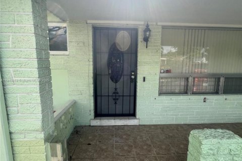 Villa ou maison à vendre à Miramar, Floride: 2 chambres, 121.52 m2 № 1966694 - photo 4