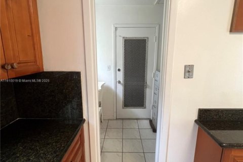 Villa ou maison à vendre à Miramar, Floride: 2 chambres, 121.52 m2 № 1966694 - photo 12