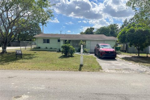 Villa ou maison à vendre à Miramar, Floride: 2 chambres, 121.52 m2 № 1966694 - photo 1