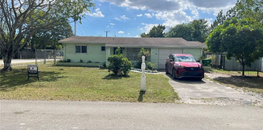 Villa ou maison à Miramar, Floride 2 chambres, 121.52 m2 № 1966694