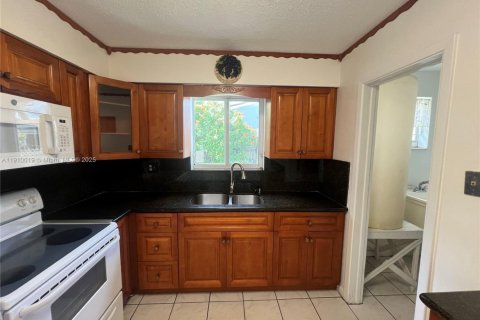 Villa ou maison à vendre à Miramar, Floride: 2 chambres, 121.52 m2 № 1966694 - photo 11