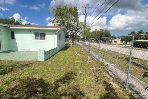Villa ou maison à vendre à Miramar, Floride: 2 chambres, 121.52 m2 № 1966694 - photo 27