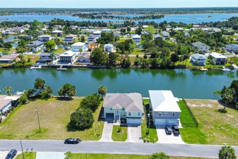 Casa en alquiler en Hernando Beach, Florida, 3 dormitorios, 178.93 m2 № 1919211 - foto 1