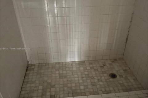 Condominio en venta en Hialeah, Florida, 2 dormitorios, 131.64 m2 № 1921106 - foto 3